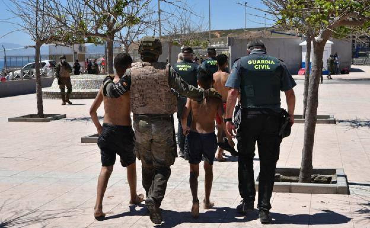 Menores llegados desde Marruecos a Ceuta. 