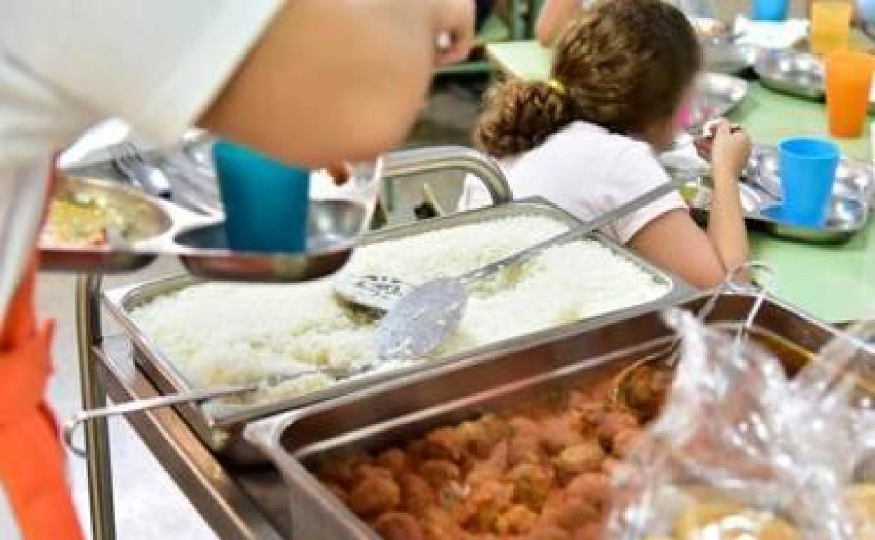 Escrivá anuncia una ayuda de 50 euros por niño para paliar la pobreza