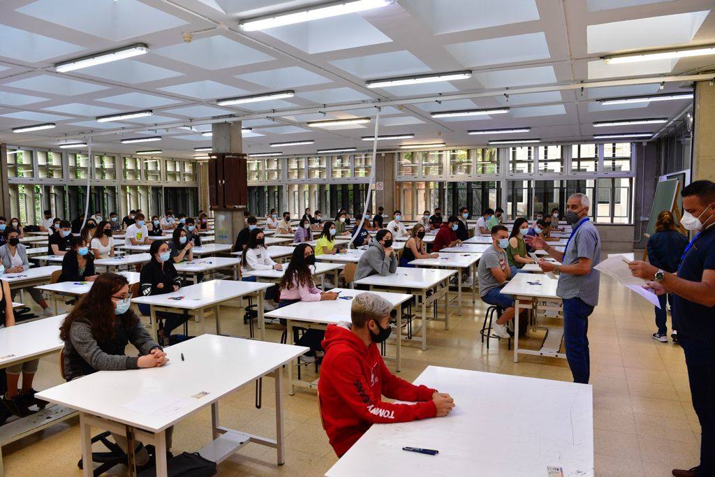 Fotos: En Canarias comienza la EBAU