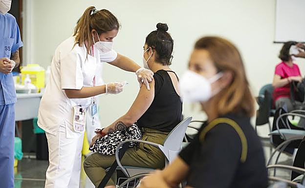 Imagen de archivo de la vacunación de docentes. 