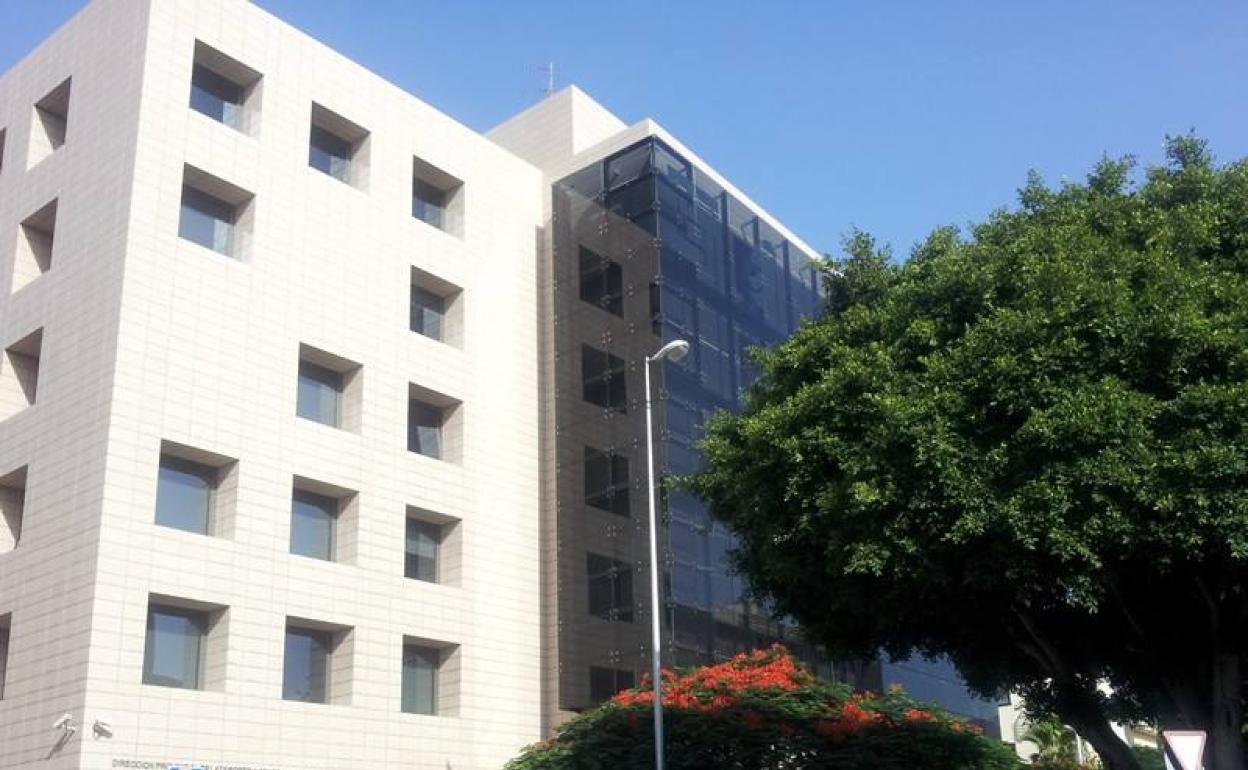 El Parlamento pide que se cubra la falta de trabajadores de la Seguridad Social en Canarias