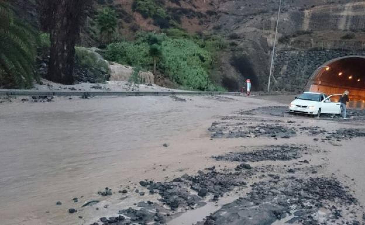 Riada en el túnel de Julio Luengo durante un temporal