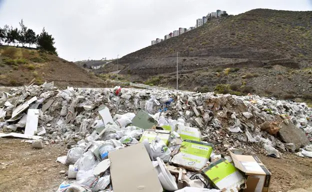 Urbanismo concede autorización al vertedero provisional de escombros de la subida del Lasso