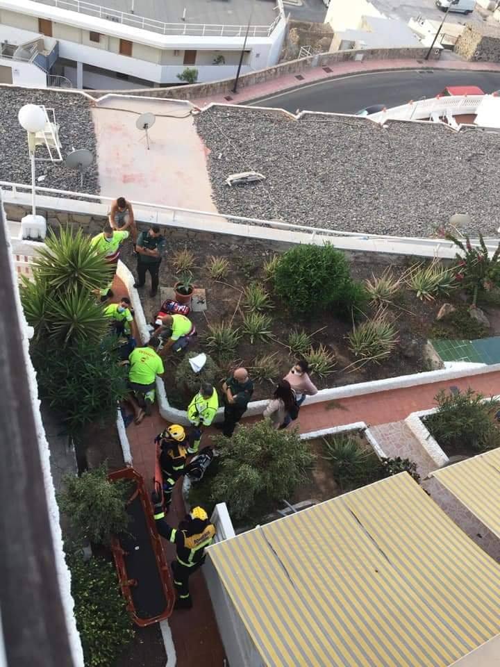 Imagen del último altercado en Porto Bello, el sabado pasado, donde los menores asaltaron un bar para robar alcohol y uno cayó de una altura de 10 metros