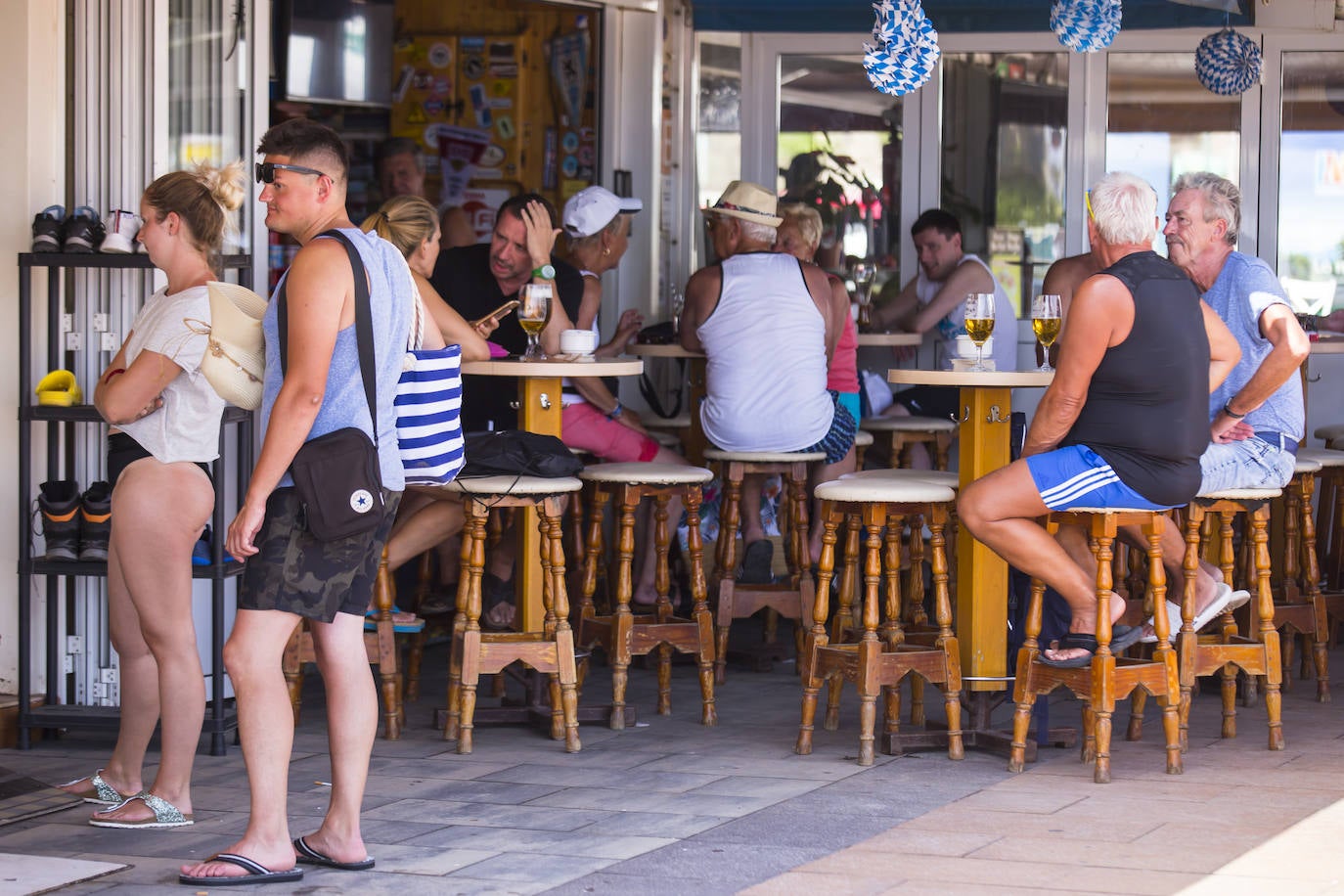 Reino Unido retrasa hasta el 19 de julio el final de su desescalada