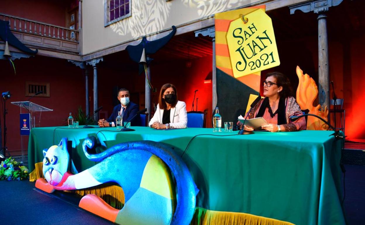 Las fiestas de San Juan toman las calles con artesanía, música, etnografía y humor