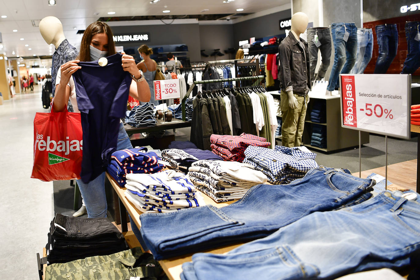El comercio adelanta las rebajas para animar las ventas tras el pésimo semestre