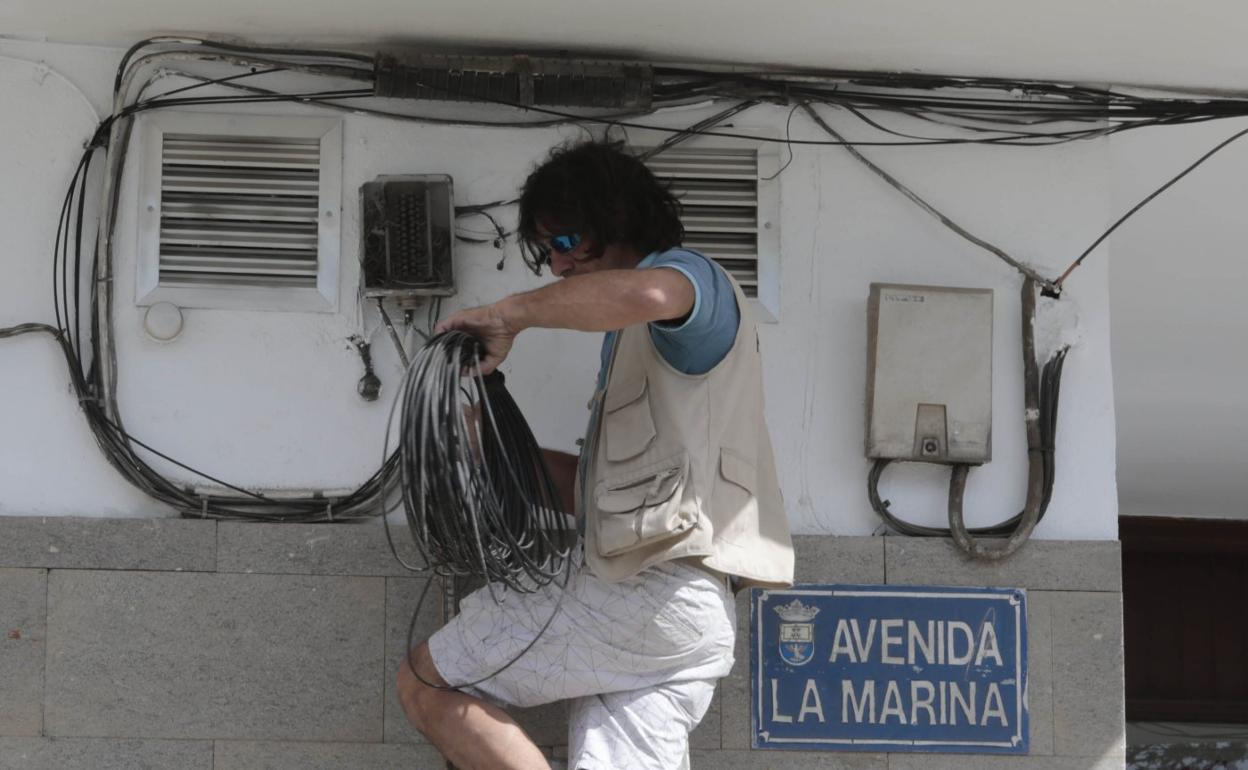 Operario de telefonía. 