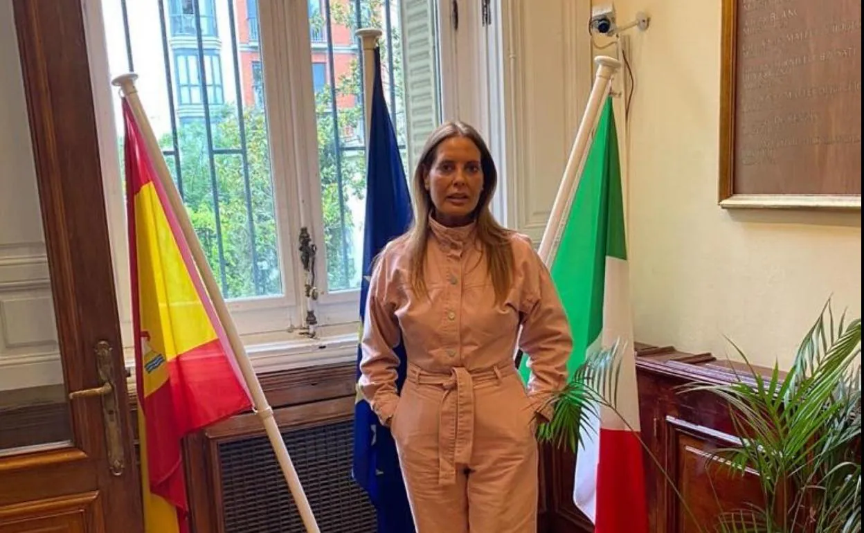 La alcaldesa, en la embajada italiana en Madrid. 