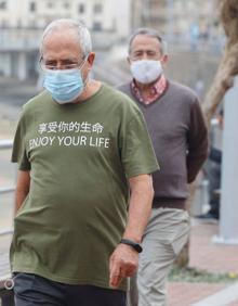 Imagen secundaria 2 - Canarias se echa a la calle sin mascarilla con prudencia