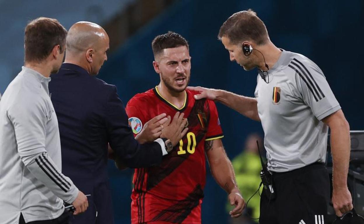 Eden Hazard se retiró lesionado en el minuto 86 del Bélgica-Portugal. 