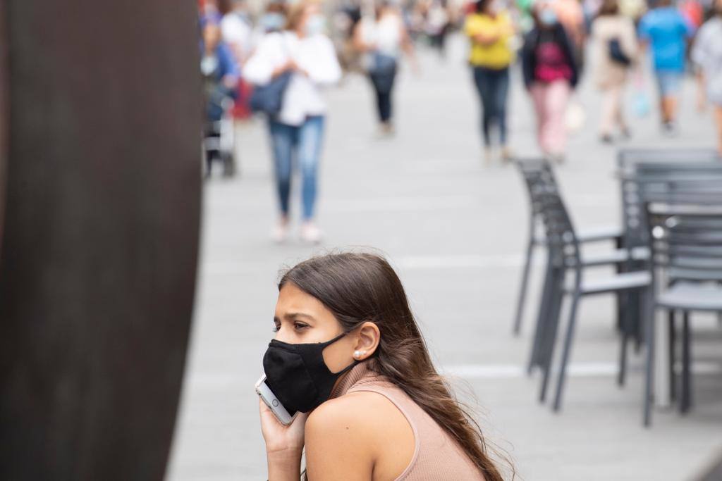 Fotos: Las mascarillas siguen presentes en las calles canarias