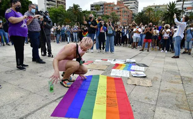 Decenas de personas se concentraron en el parque Santa Catalina en repulsa por el asesinato de Samuel. 