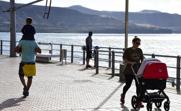 La caída de la natalidad se cronifica en Canarias: en 2020 hubo un 28% menos de bebés que en 2010 