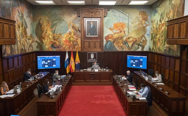 El pleno del Cabildo celebra el quinto Debate sobre el Estado de la Isla 