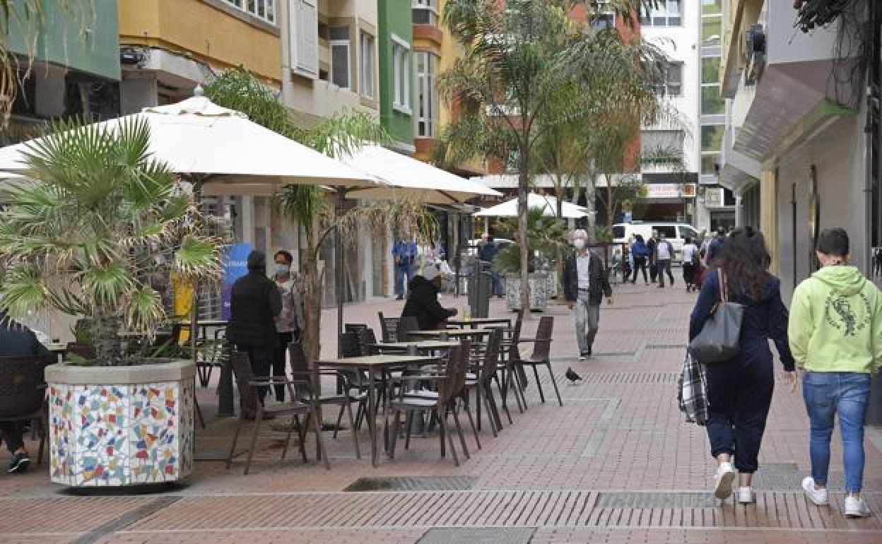 El sector servicios ha sido de los más afectados en las islas por el parón impuesto por la pandemia, según constata la CCE. 