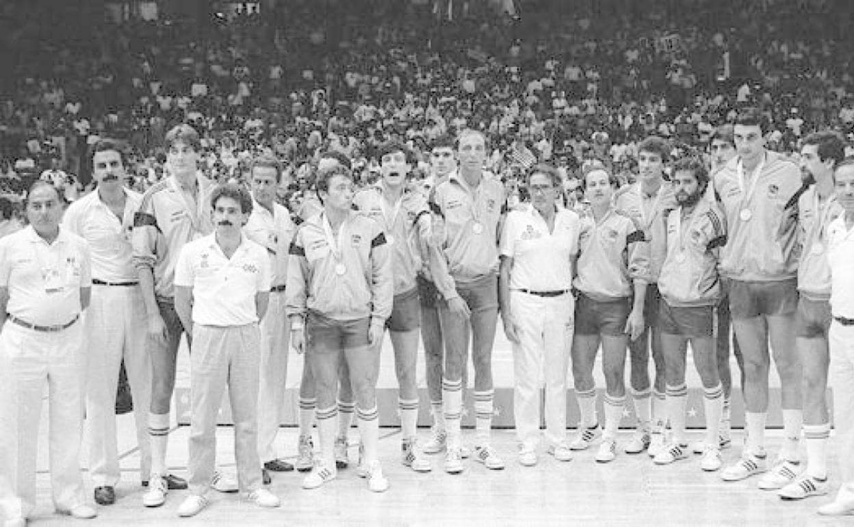 La selección de baloncesto, con la medalla de plata en Los Ángeles'84.