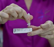 Imagen secundaria 2 - Vea aquí cómo utilizar el test de covid que se compran en las farmaciass