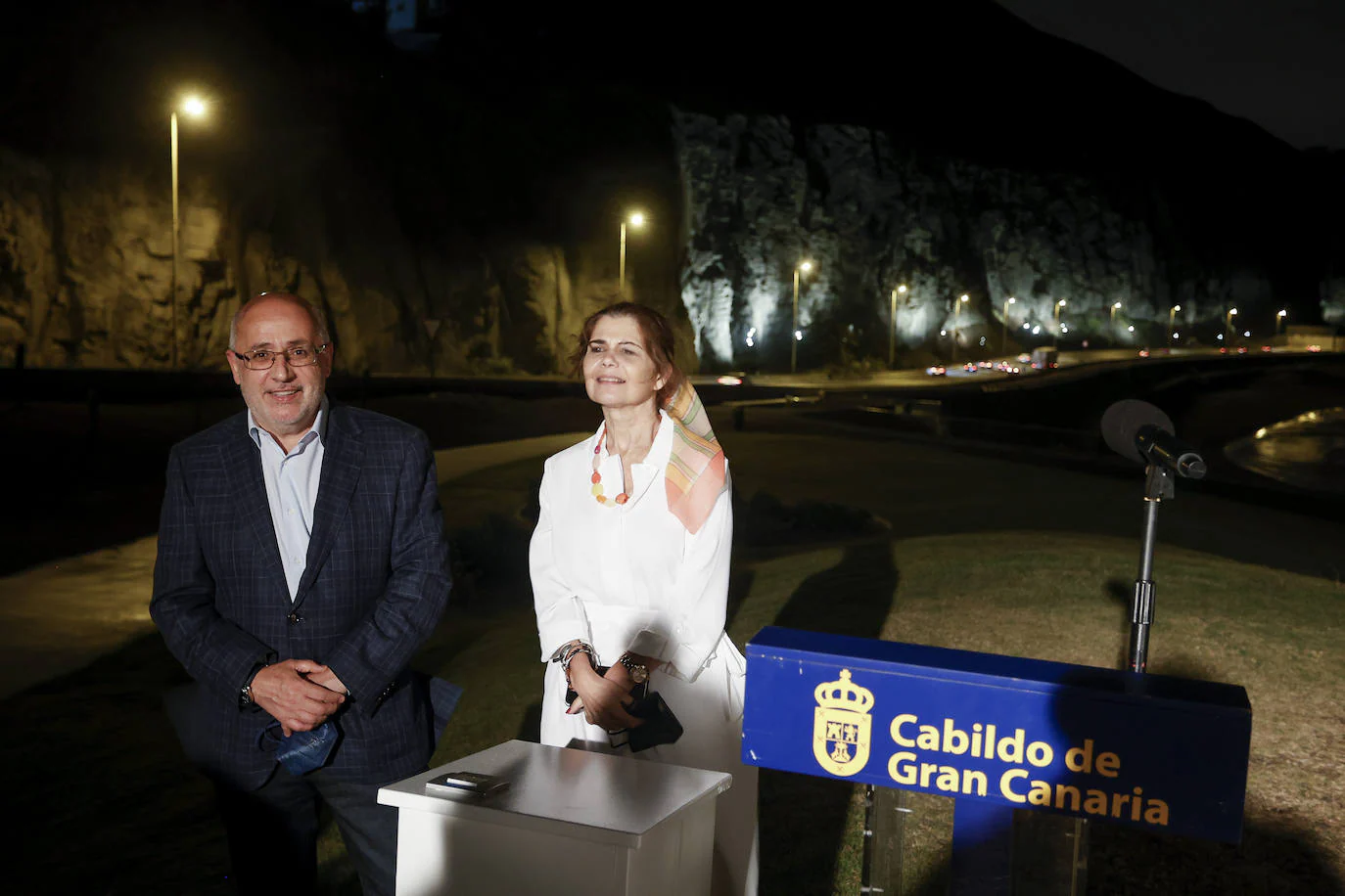 Fotos: El Cabildo ilumina el acceso a la capital grancanaria con la mejora paisajística de La Laja
