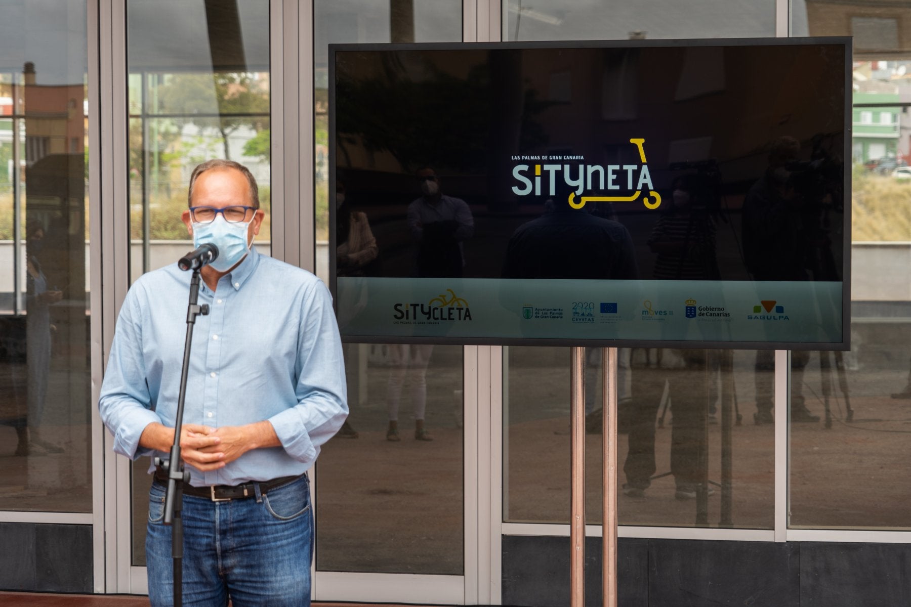 José Eduardo Ramírez durante la presentación del nuevo servicio en el intercambiador de Tamaraceite. 