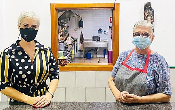 Virginia Ávila, directora de la Fundación DinoSol, y sor Ana María Rodríguez, fundadora de la Asociación Calor y Café. 