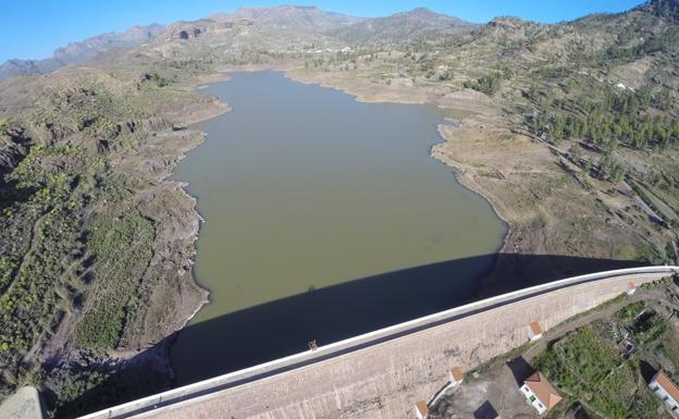 Vista aérea del muro y la presa de Soria. / 