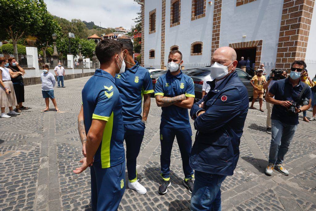 Fotos: Tradicional ofrenda de la UD Las Palmas a la Virgen del Pino