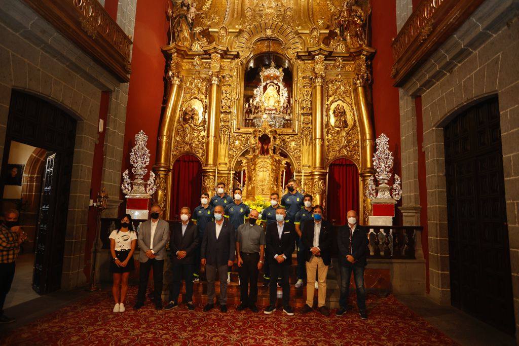 Fotos: Tradicional ofrenda de la UD Las Palmas a la Virgen del Pino