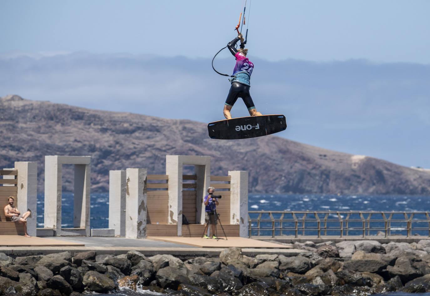 Fotos: El burrero acoge el campeonato de España de Kiteboarding y la primera competicion de Wing Foil de la isla