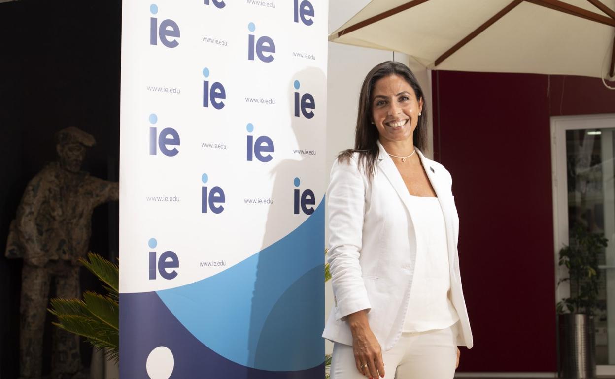 Las instalaciones de CANARIAS7 dan respuesta a las necesidades formativas del AMP del IE Business School. En la foto, Claudia López.