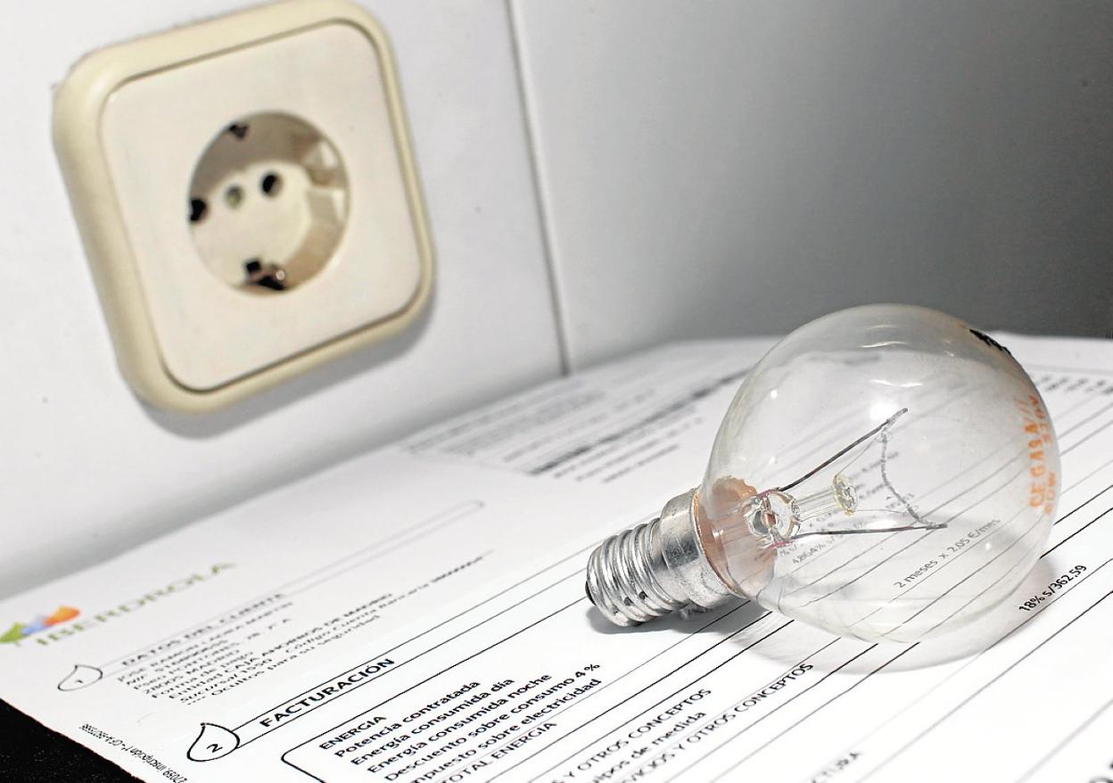 La factura de la luz llegará con las nuevas tarifas que se aplican desde el mes de junio. 