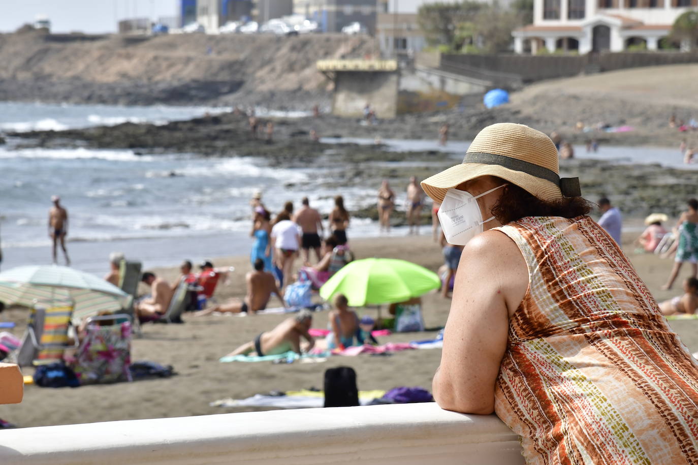 Fotos: Las playas grancanarias, a rebosar en plena ola de calor