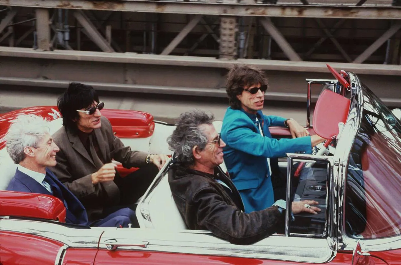 Los Rolling cruzan el puente de Brooklyn en 1997.
