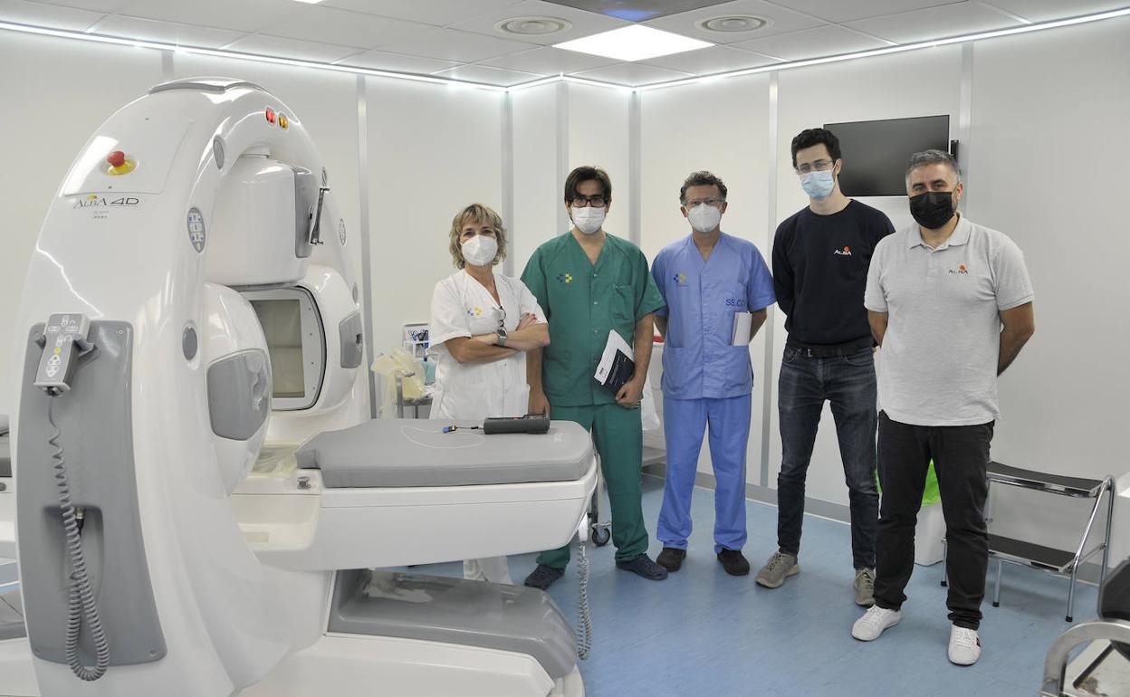 El Hospital Negrín trata a 40 pacientes con cáncer de recto con la técnica de la hipertermia