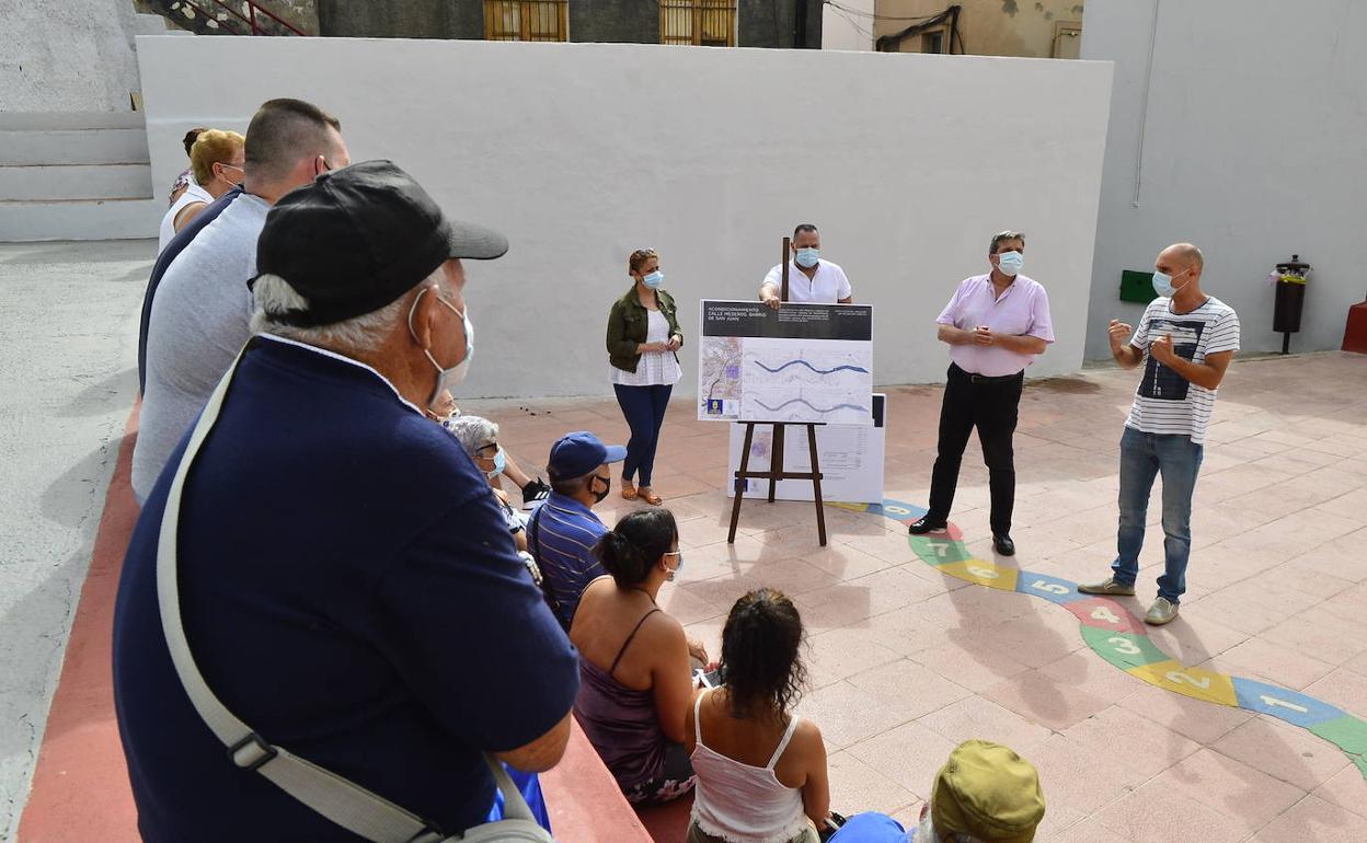 El Ayuntamiento explicó el proyecto a los vecinos. 