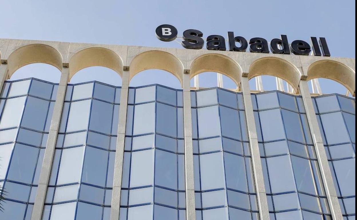 Banco Sabadell inicia un ERE con prejubilaciones y un plan de recolocación