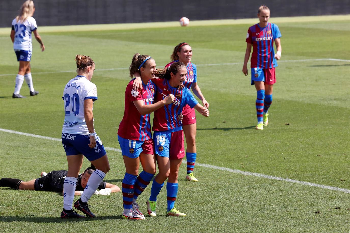 Fotos: El Barcelona Femenino arrolla al Grandilla (5-0)