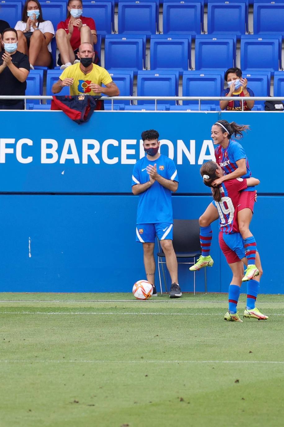 Fotos: El Barcelona Femenino arrolla al Grandilla (5-0)