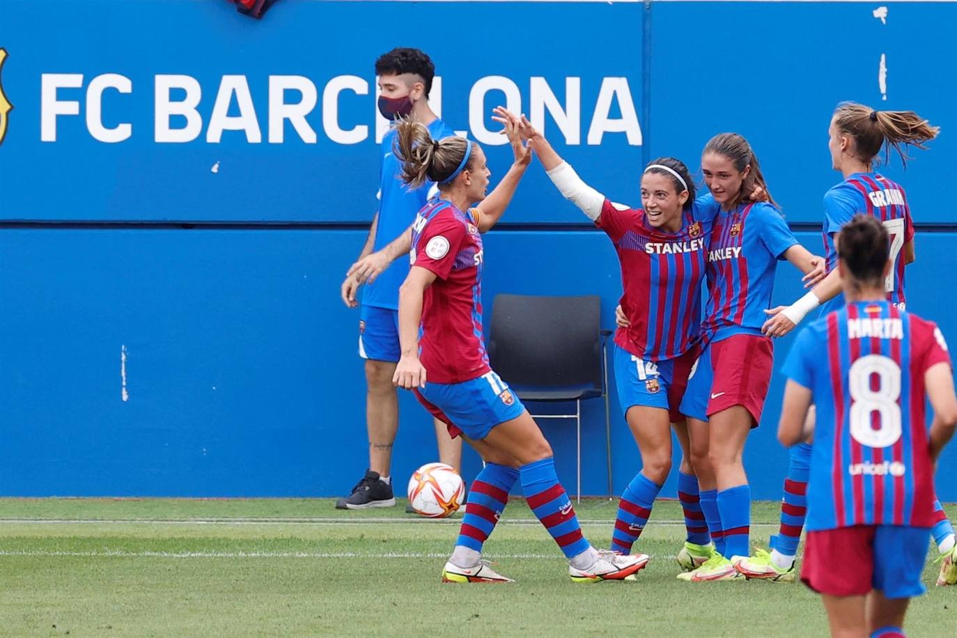 Fotos: El Barcelona Femenino arrolla al Grandilla (5-0)