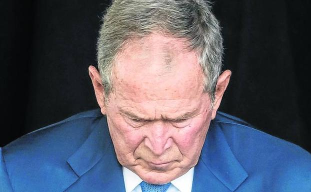Bush, pensativo antes de su intervención en Pensilvania. /j. lo scalzo / efe
