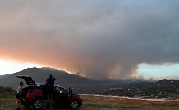 Vista general del alcance del fuego en Sierra Bermeja..