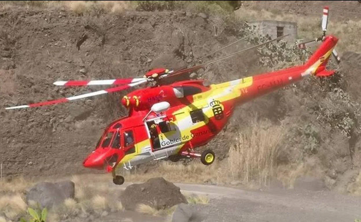 Imagen de archivo de un Helicóptero del GES en plena faena de rescate. 
