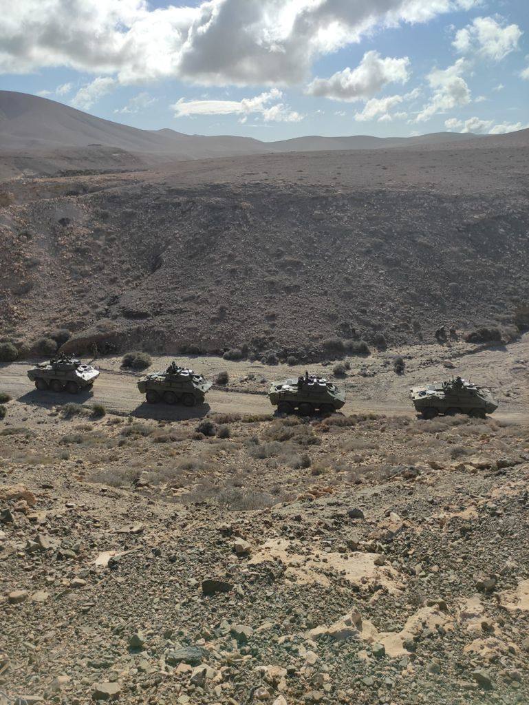 Blindados haciendo ejercicios militares. 