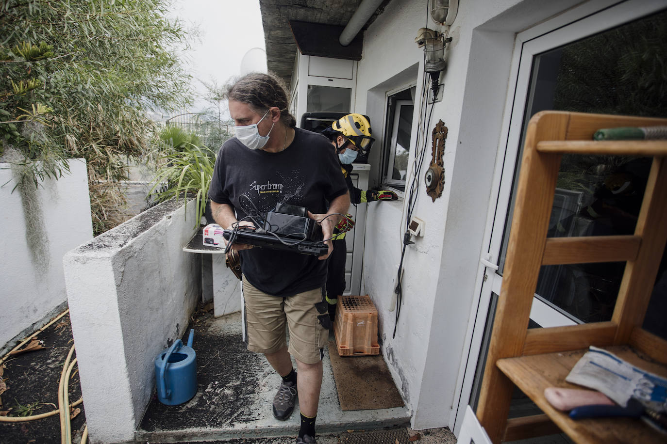 Fotos: Recogida de enseres de los vecinos desalojados en Todoque y Puerto Naos