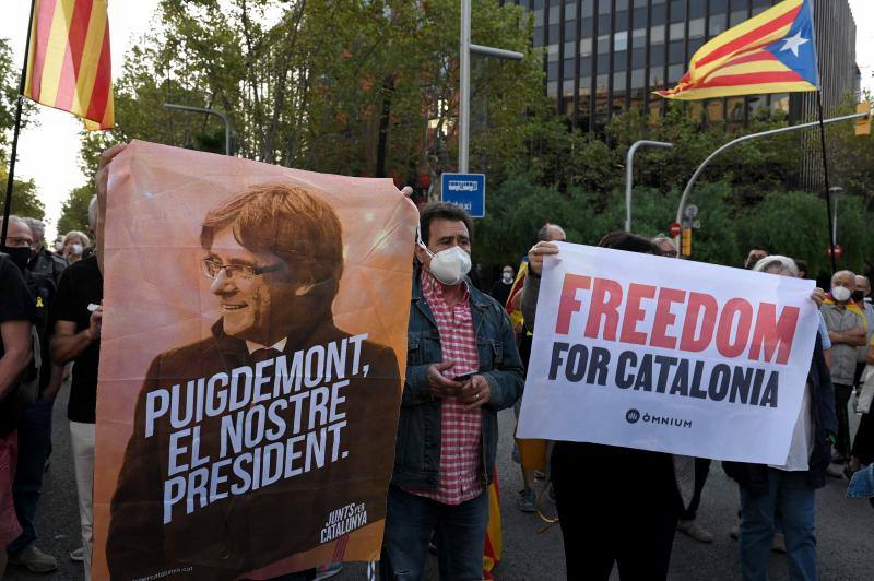 Pancarta de apoyo a Puigdemont, en una manifestación convocada en Barcelona. 