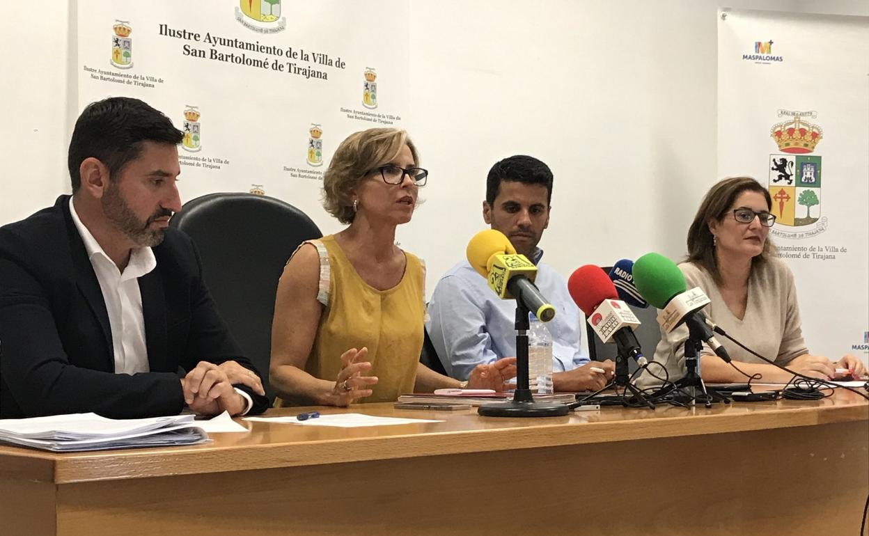 Marichal (CC), Narváez (PSOE), Henríquez (NC) y Rodríguez (Cs), los cuatro socios del pacto, en una foto de 2019. 