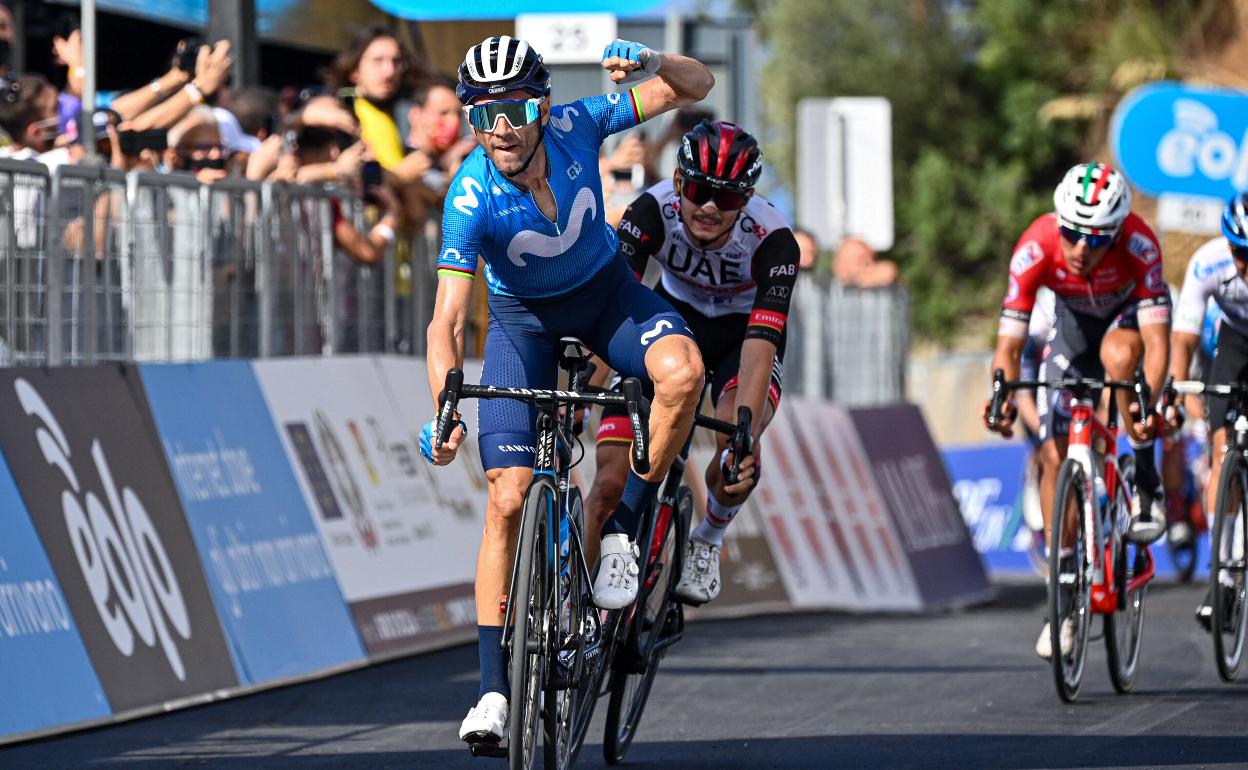 Alejandro Valverde celebra su victoria en la tercera etapa del Giro de Sicilia. 