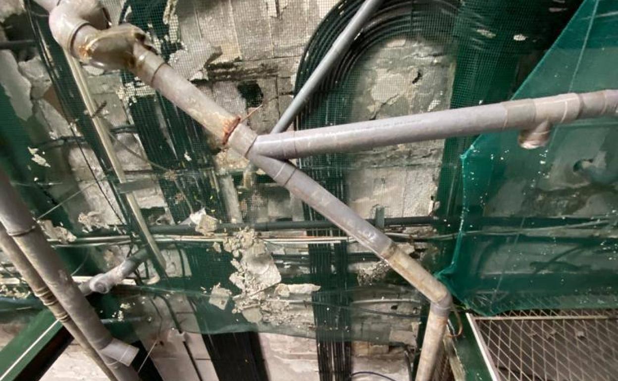 Instalaciones del techo del mercado capitalino. 