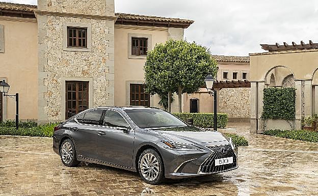 Nueva gama Lexus ES 300h: nuevo diseño y más conectividad
