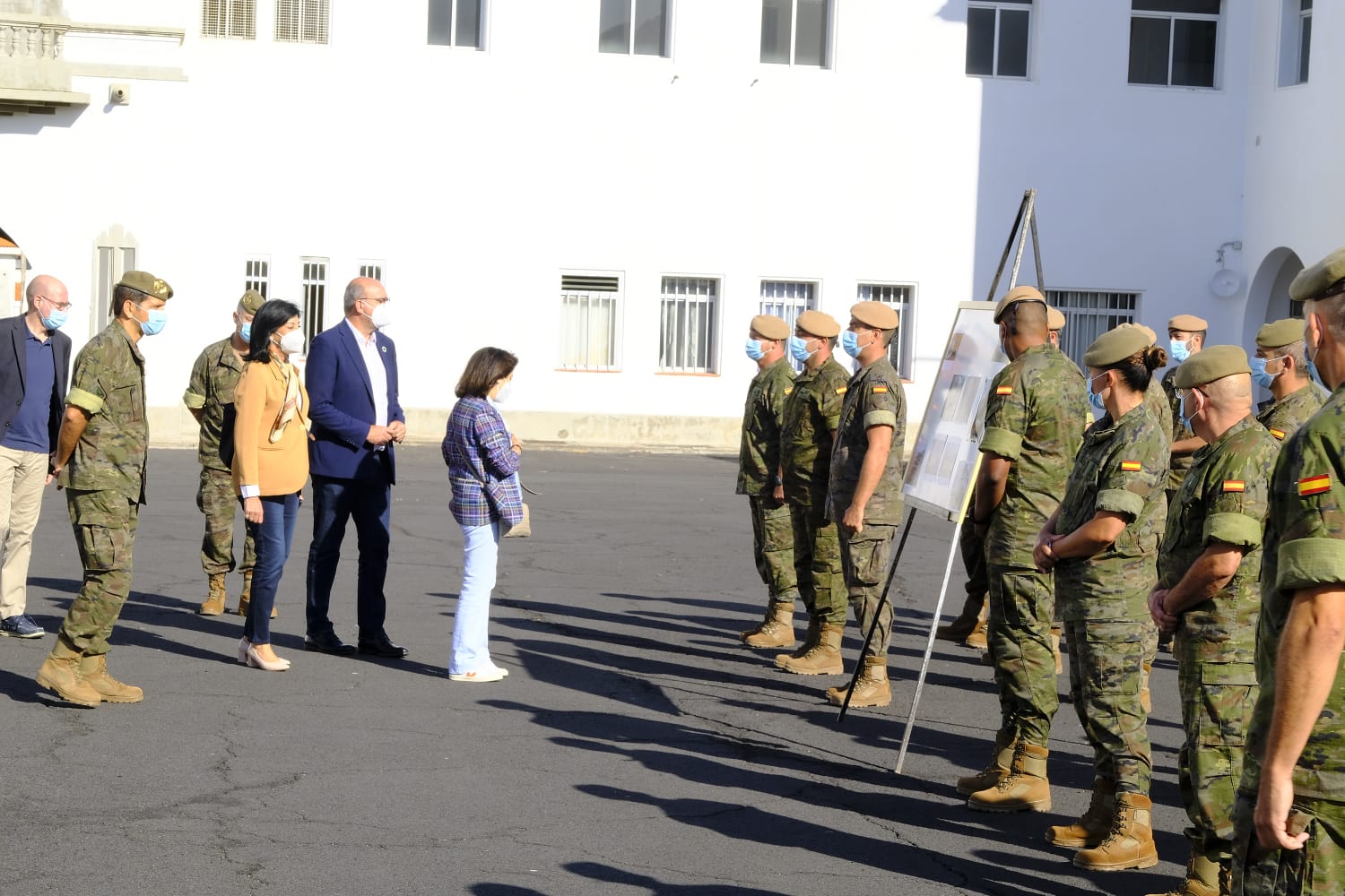 Fotos: Visita de Margarita Robles a La Palma